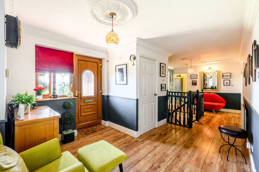 Property photo 2 of 30