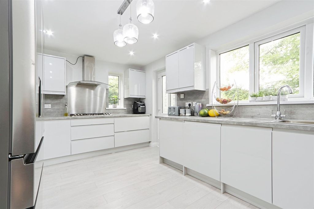 Property photo 2 of 16 Kitchen