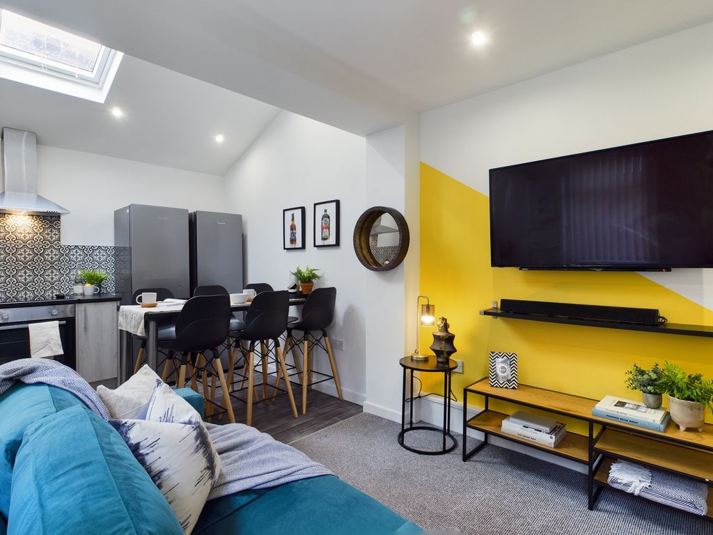 Property photo 1 of 25 A Bright And Inviting Large Modern Living Room Per...