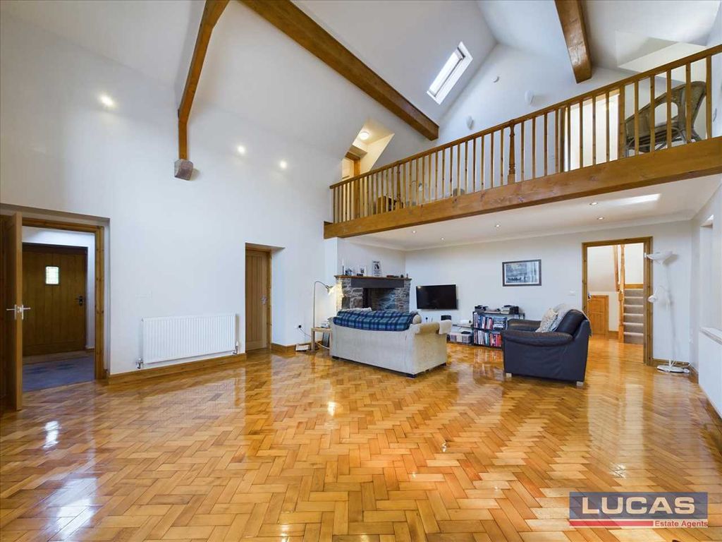 Property photo 2 of 32