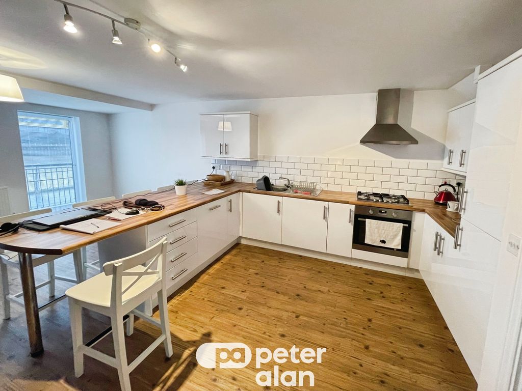 Property photo 2 of 17 Image