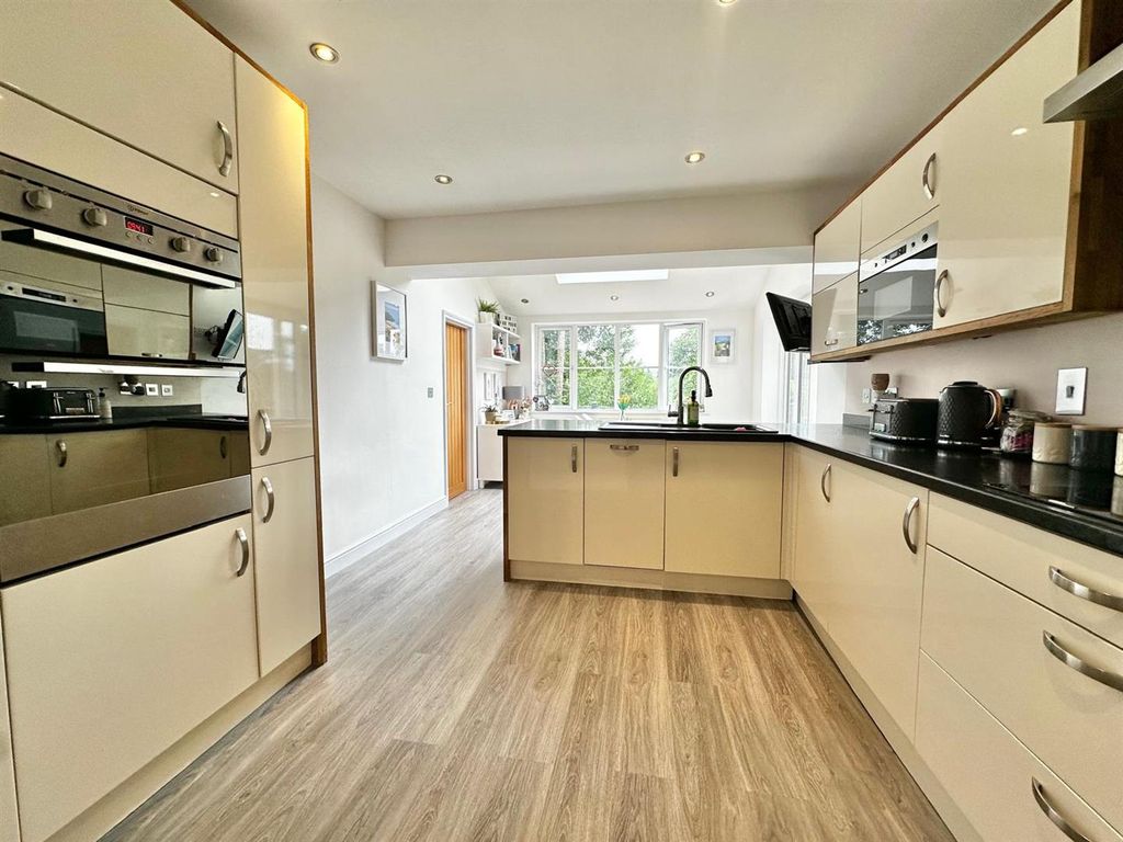 Property photo 3 of 16 Kitchen