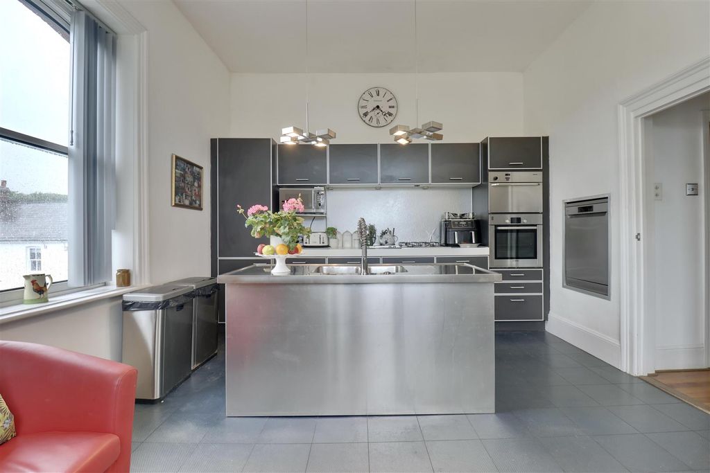 Additional image 21 of 3 bed maisonette for saleLangstone High Street, Havant PO9