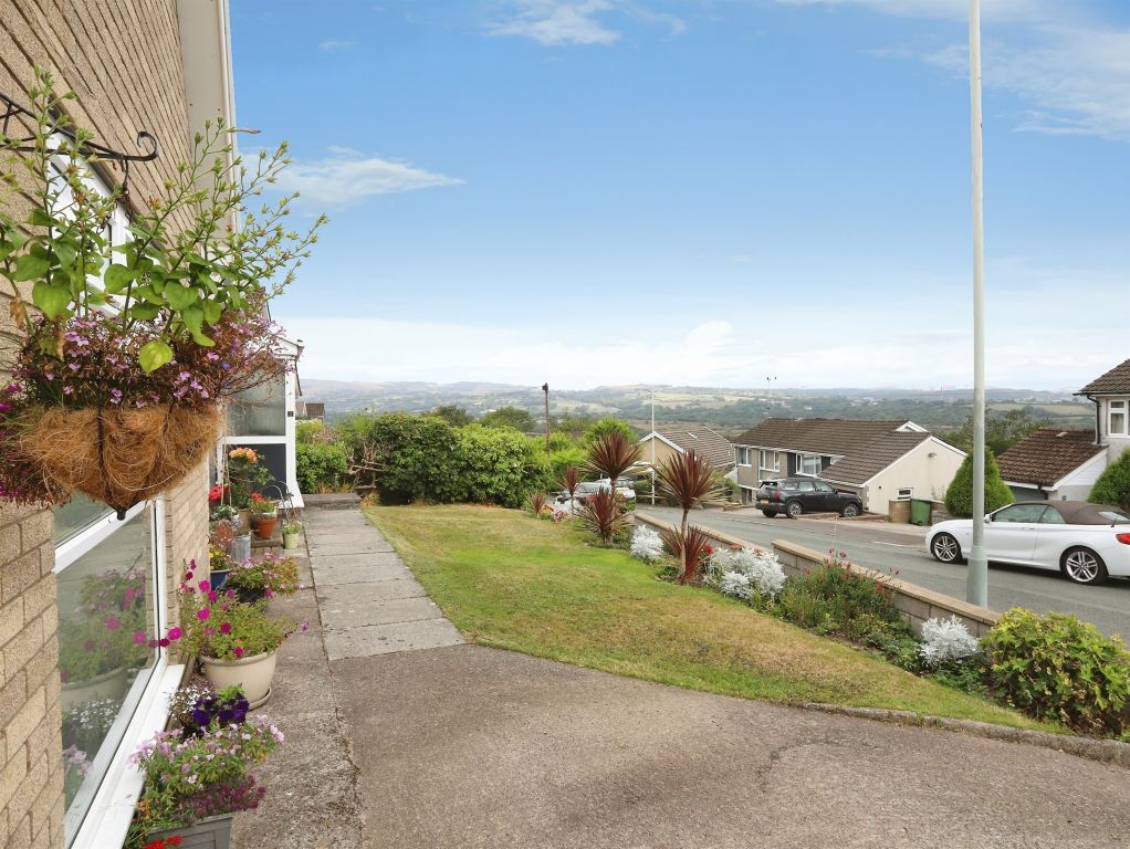 Property photo 2 of 40