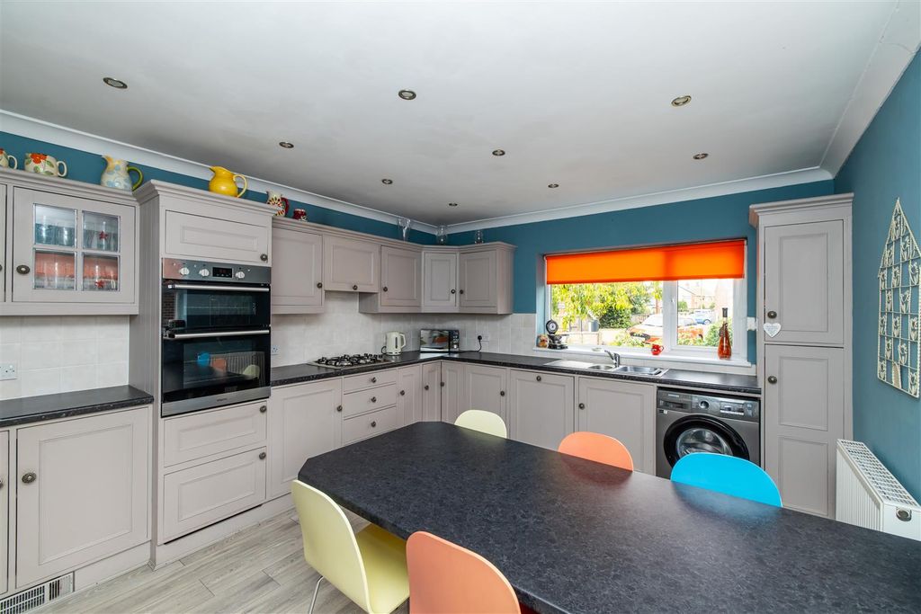 Property photo 3 of 21 Kitchen/Diner