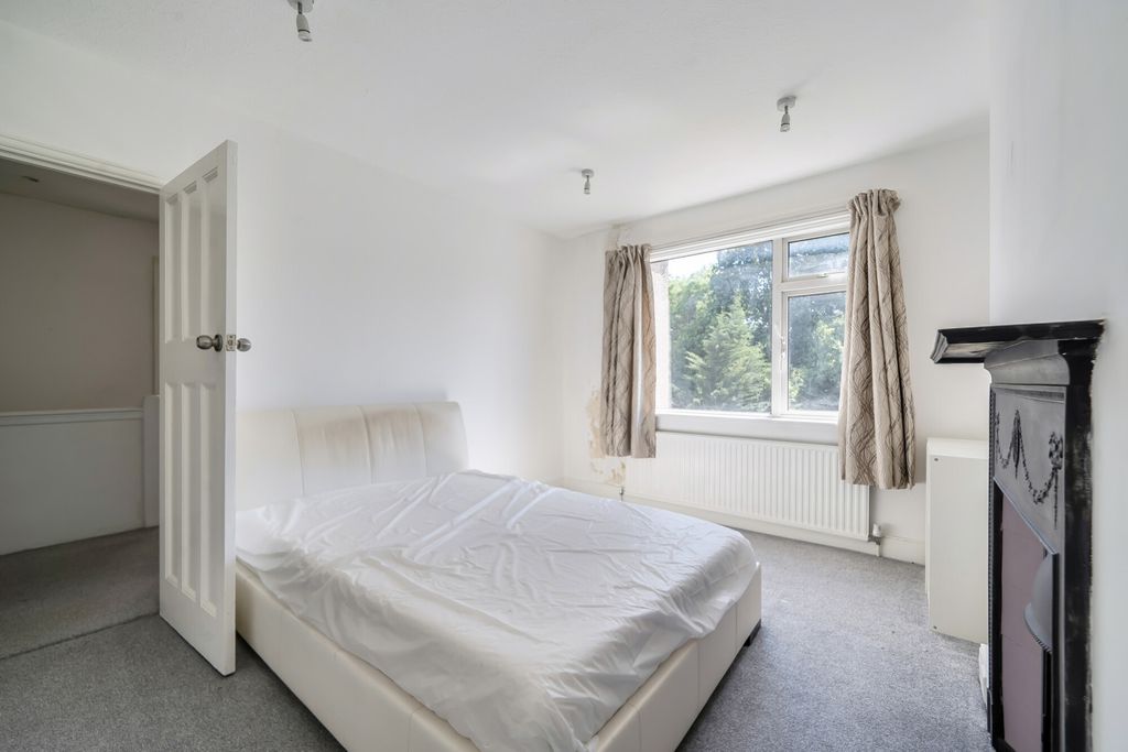 Property photo 3 of 16 1468482-11-6A173B...