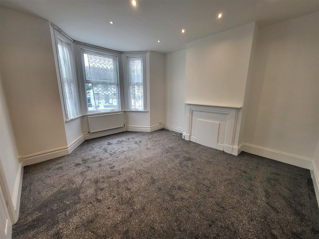 Property photo 2 of 11 1000201610.Jpg