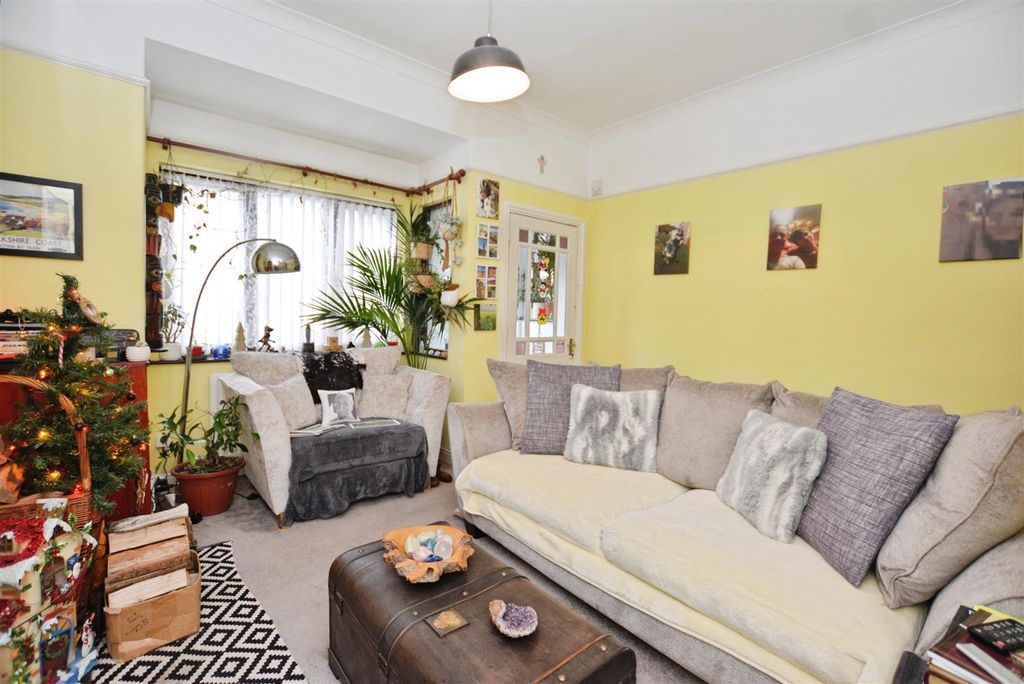 Property photo 3 of 20 Living Room