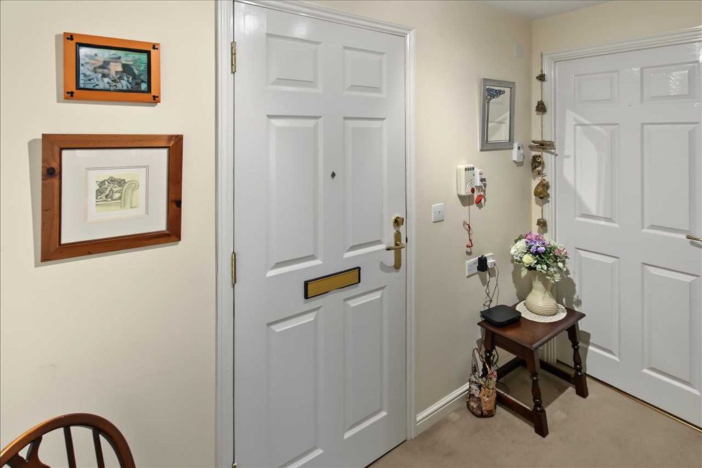 Property photo 2 of 19 Entrance Hall