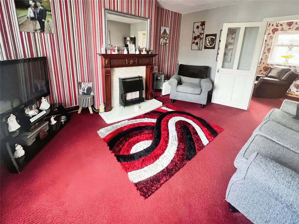 Property photo 2 of 17 Lounge