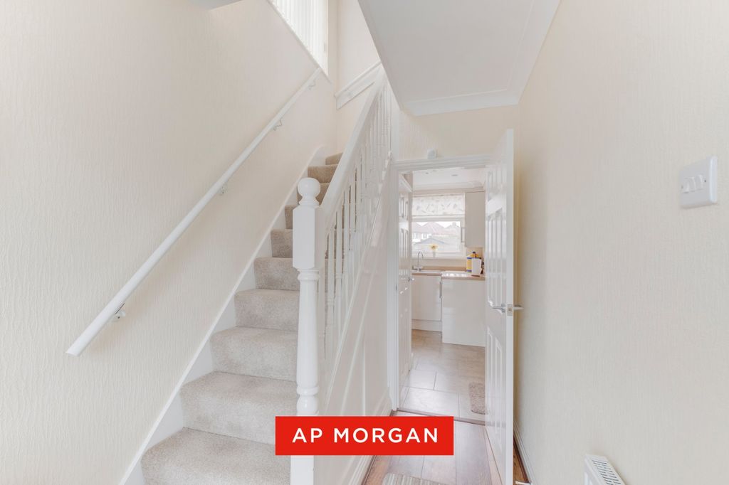 Property photo 3 of 22 Picture No. 17