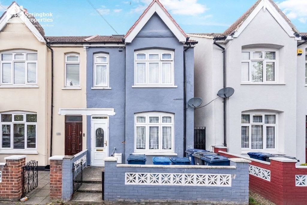 Property photo 1 of 18 Front View