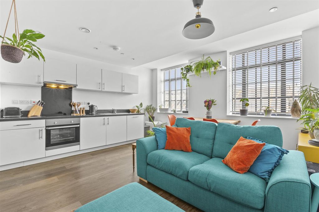 Property photo 3 of 15