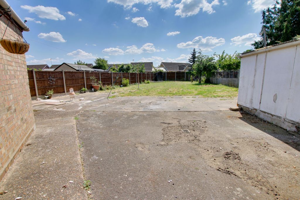 Property photo 2 of 8