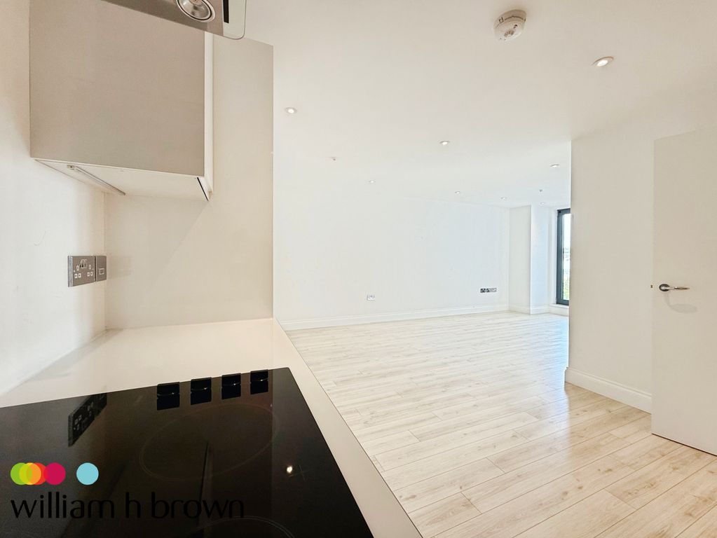 Property photo 3 of 8 Kitchen