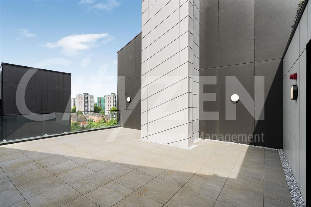 Property photo 3 of 21 Roof Terrace