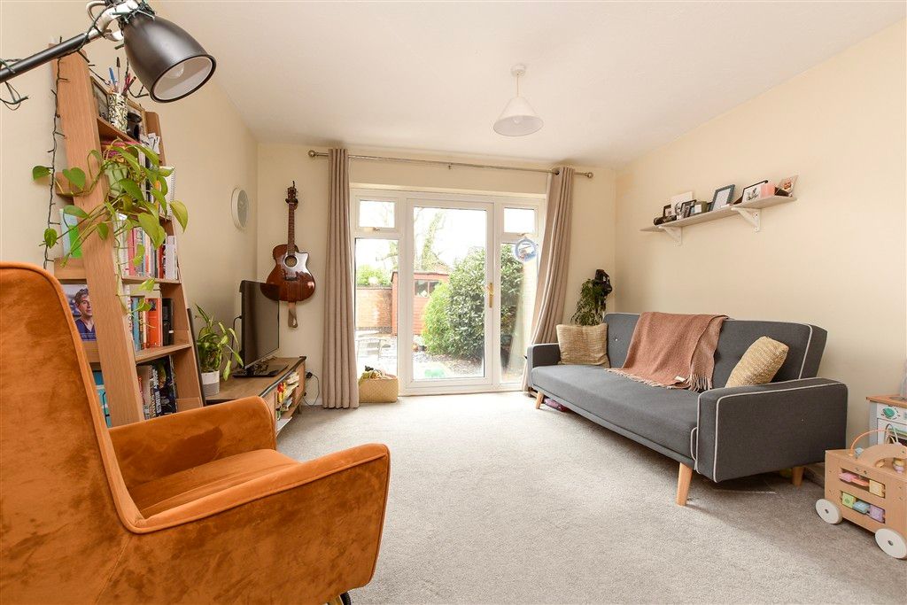 Property photo 3 of 11 Living Room