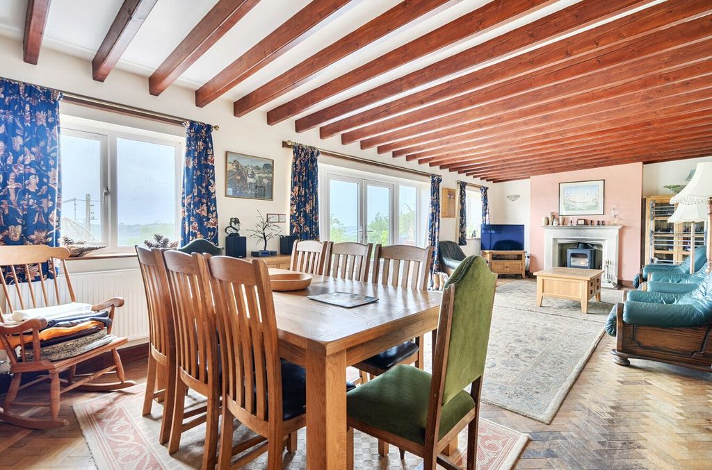 Property photo 2 of 31 Sitting/Dining Room