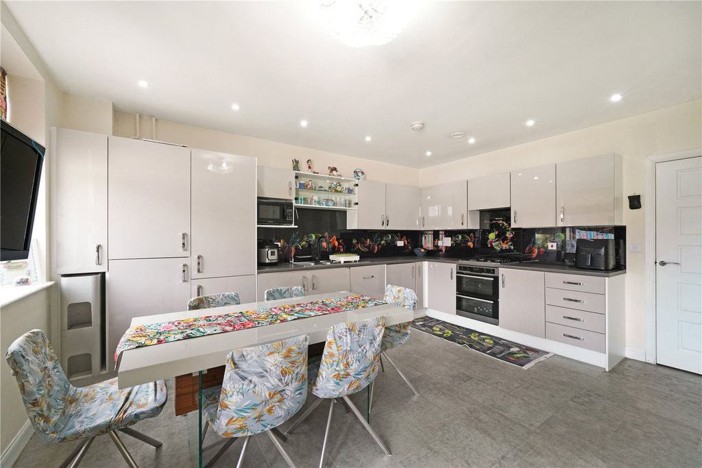 Property photo 2 of 15 Kitchen