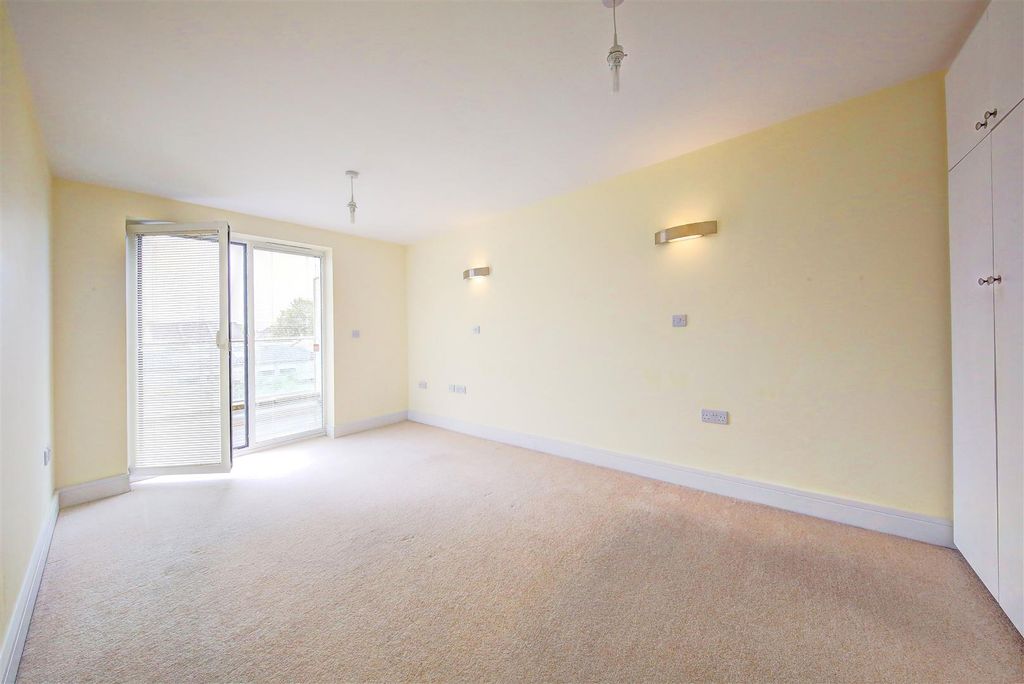 Property photo 3 of 7 Lyn04 Bedroom New.Jpg