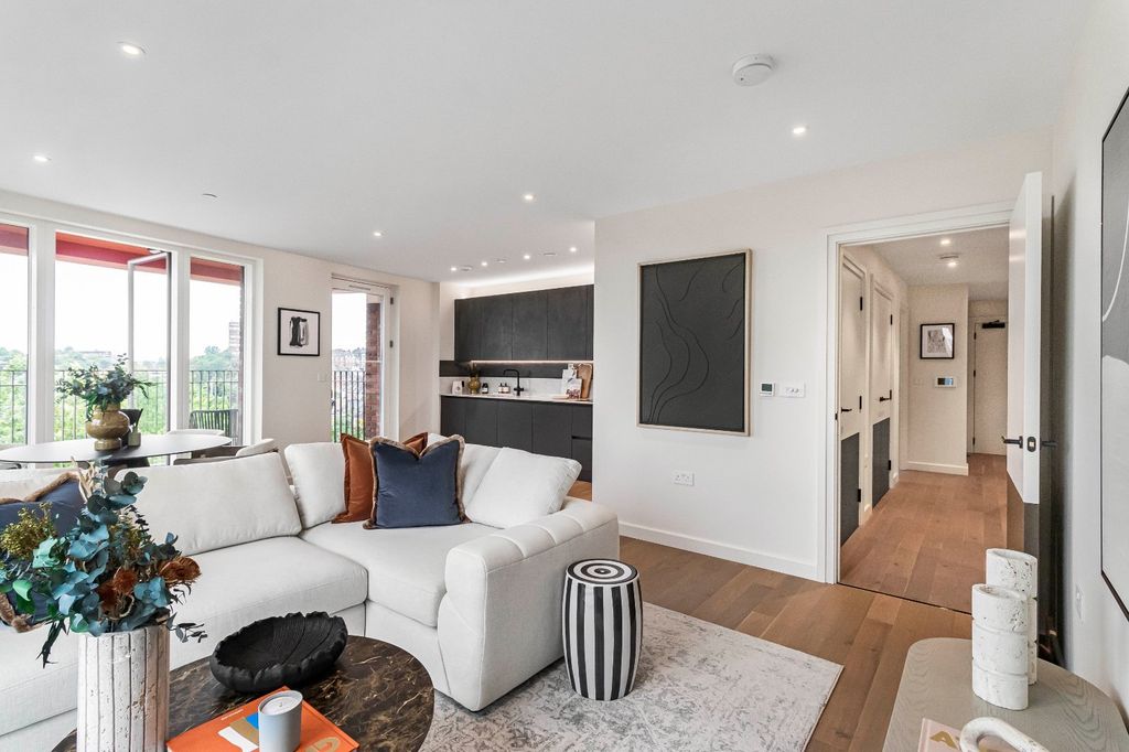 Property photo 2 of 25