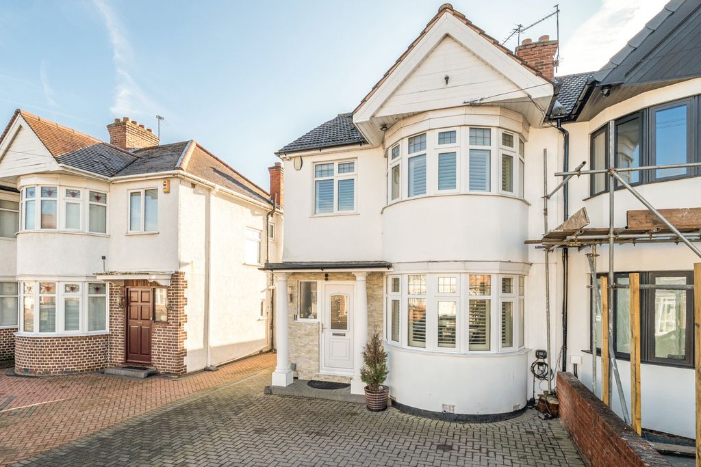 Property photo 1 of 34 1399995-2-6967Bc8...