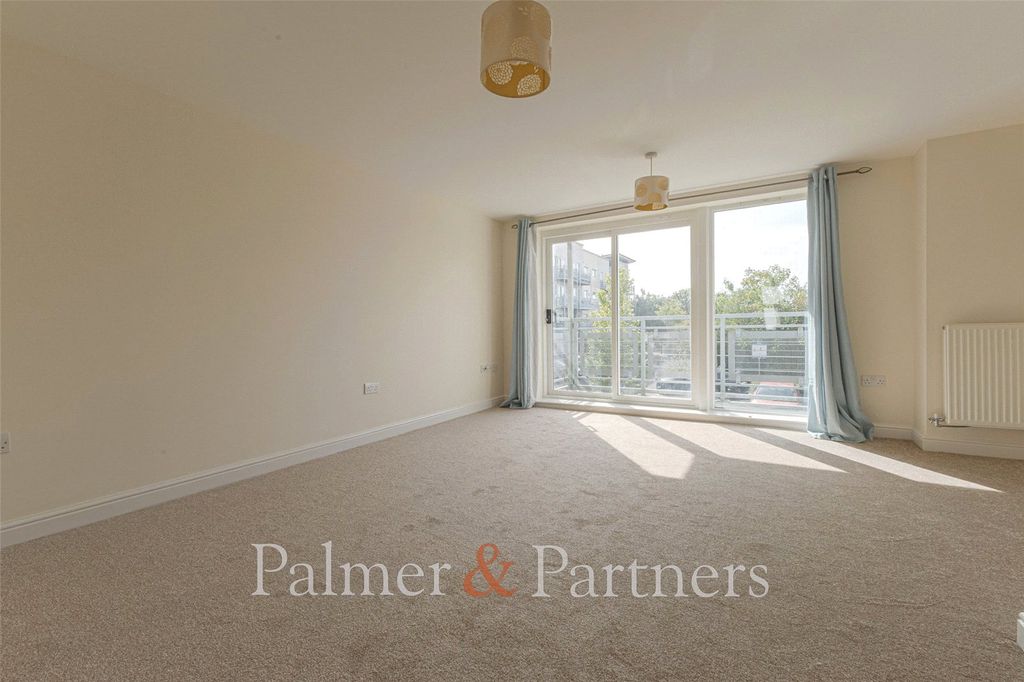 Property photo 3 of 8 Picture No. 06