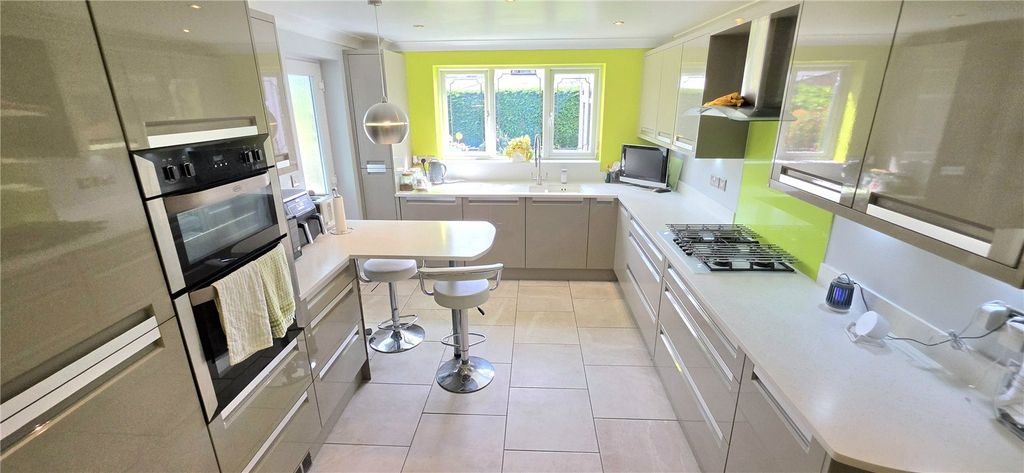 Property photo 2 of 34 Picture No. 12