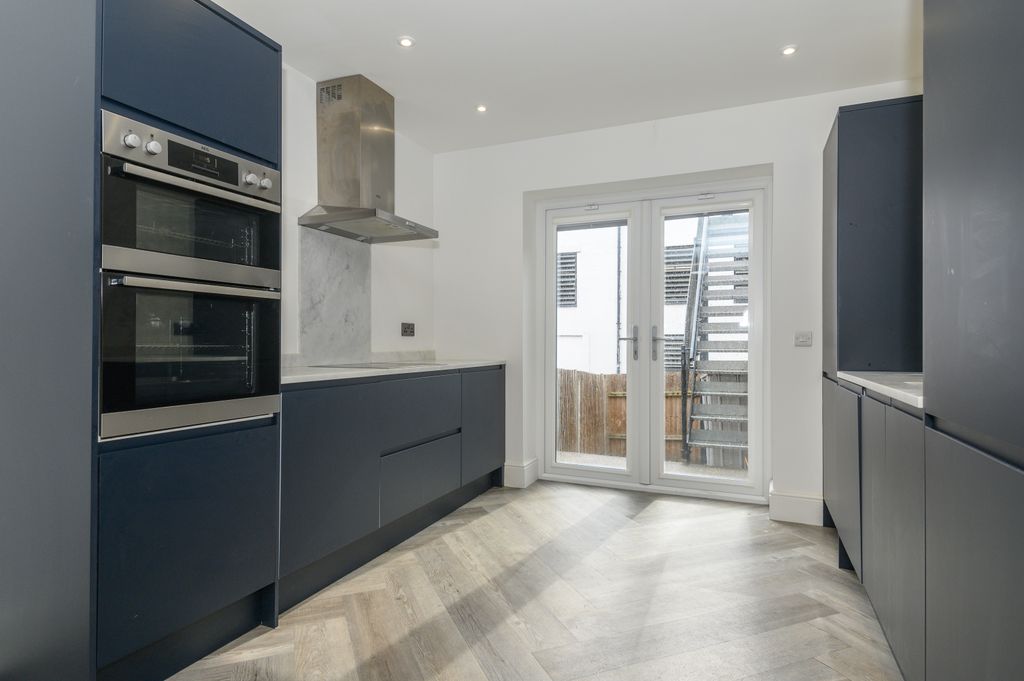 Property photo 2 of 22