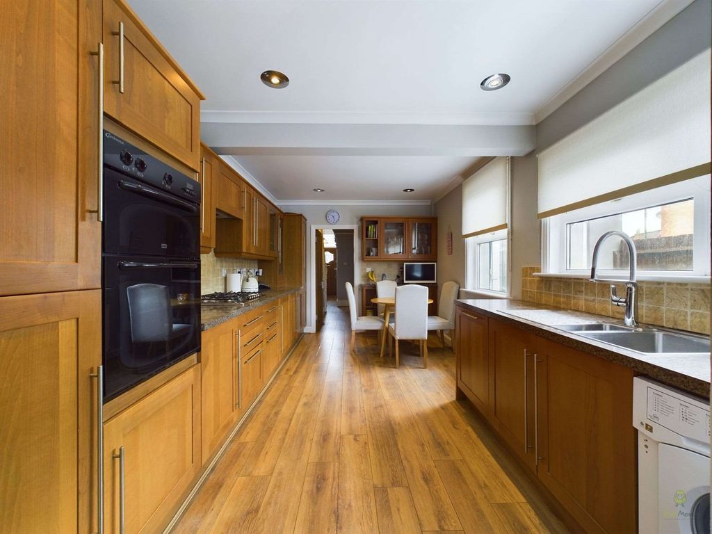 Property photo 3 of 20 Kitchen Breakfast Room