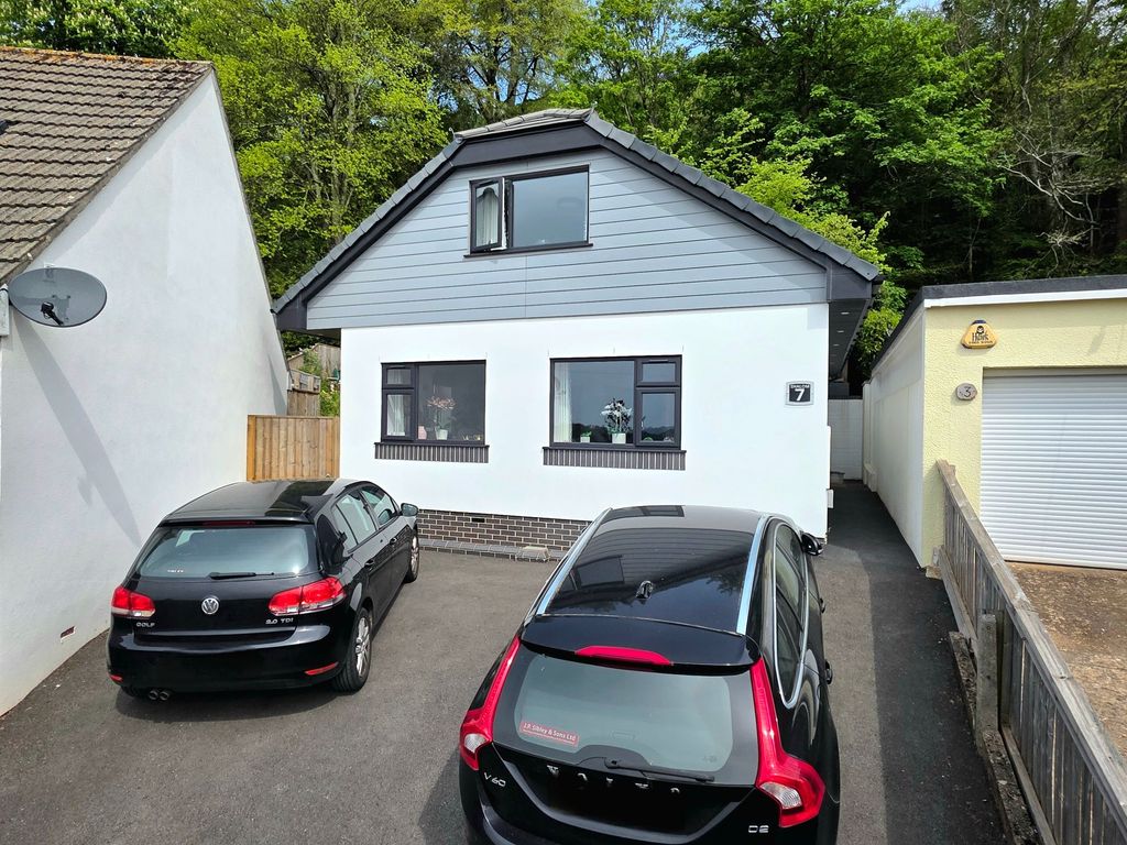 Property photo 2 of 33