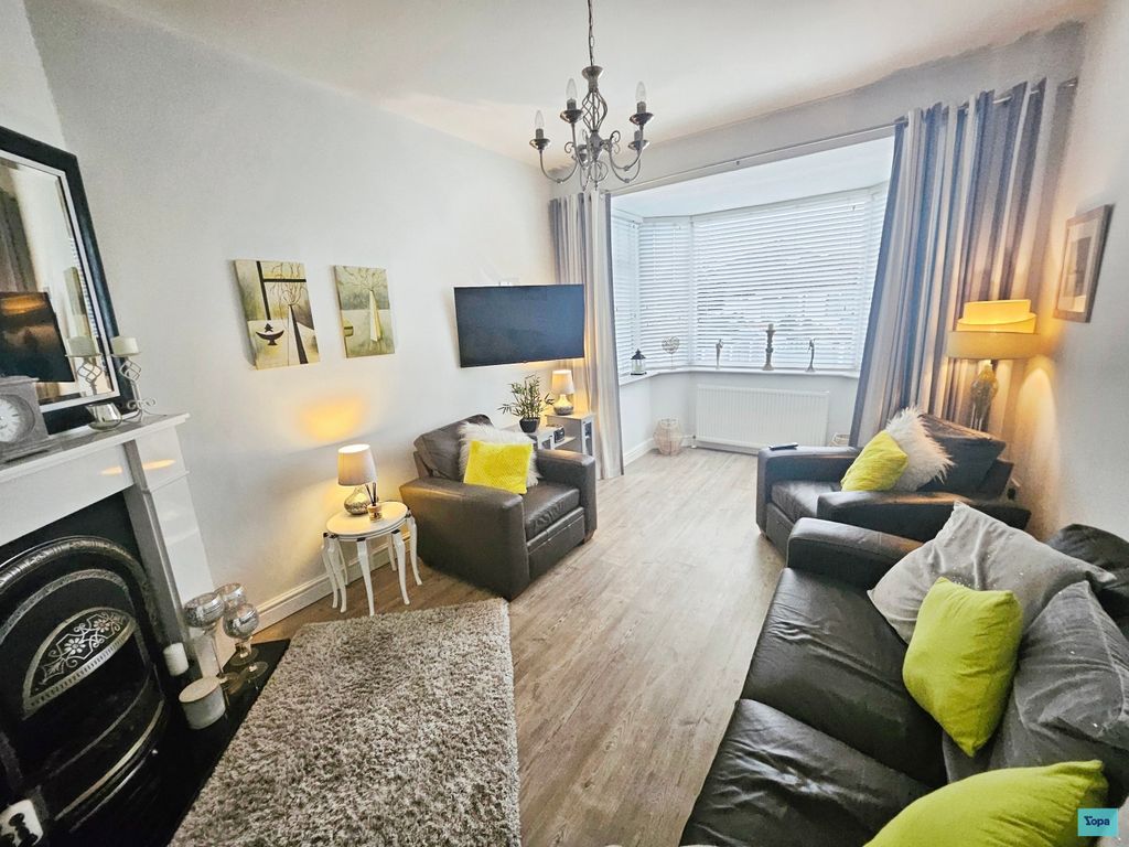 Property photo 2 of 20 Lounge