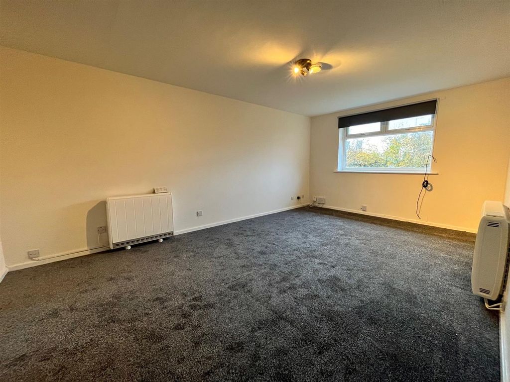 Property photo 3 of 10 Living Room