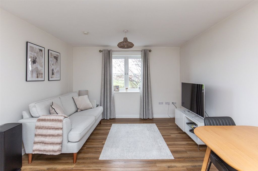 Property photo 2 of 16 Picture No. 14