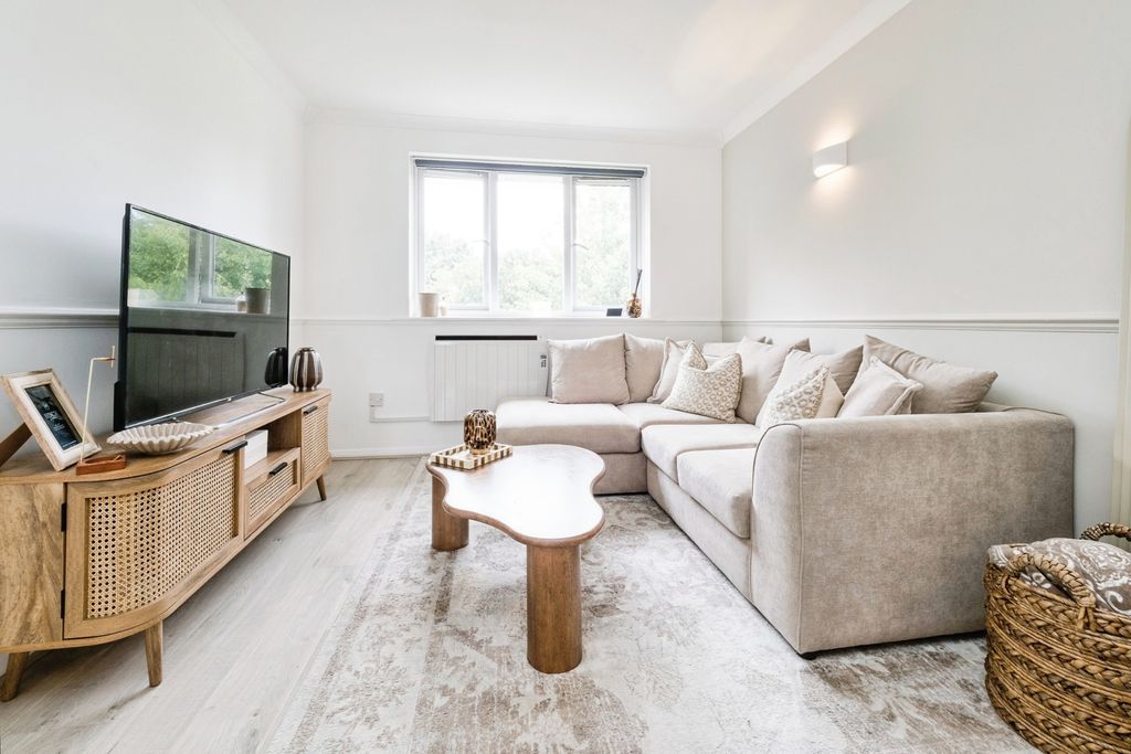 Property photo 2 of 21 Pbox-Img.Jpg
