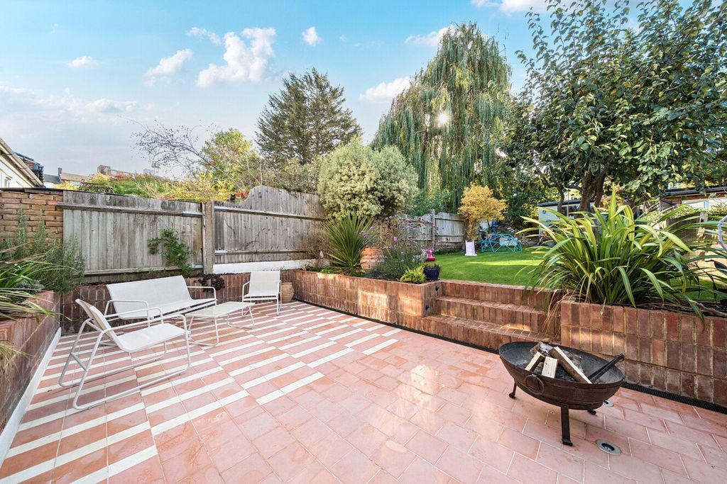 Property photo 2 of 19 Picture No. 11