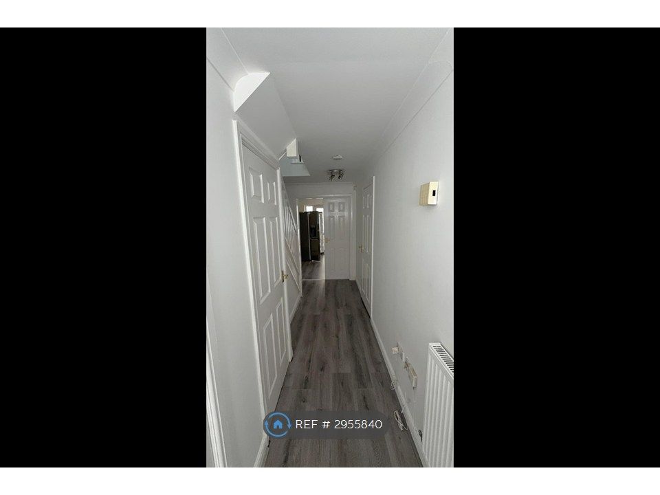 Property photo 3 of 27