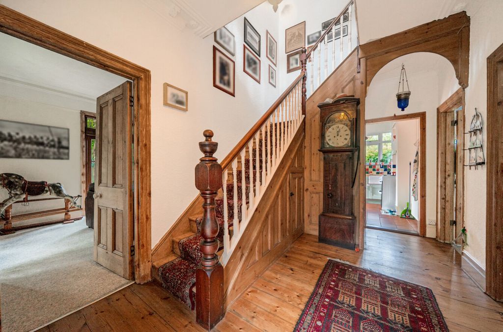 Property photo 2 of 16 Entrance Hall
