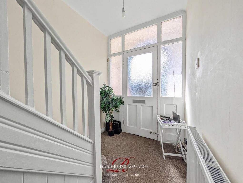 Property photo 2 of 16 Hallway