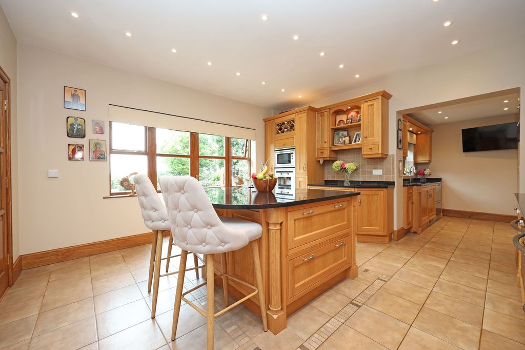 Property photo 3 of 33