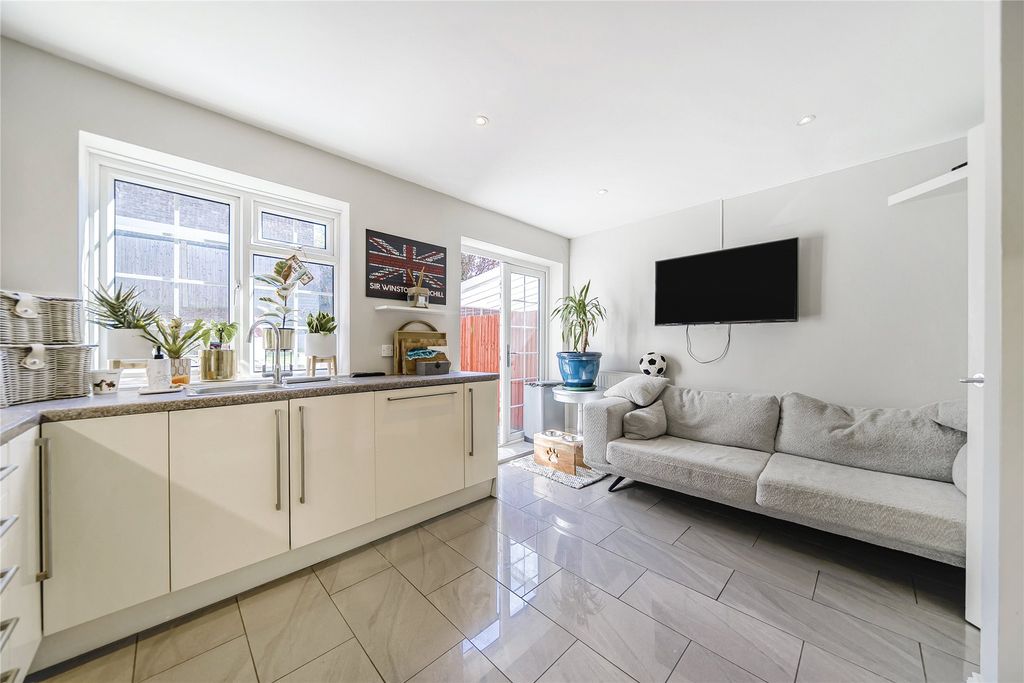 Property photo 3 of 18 Picture No. 06