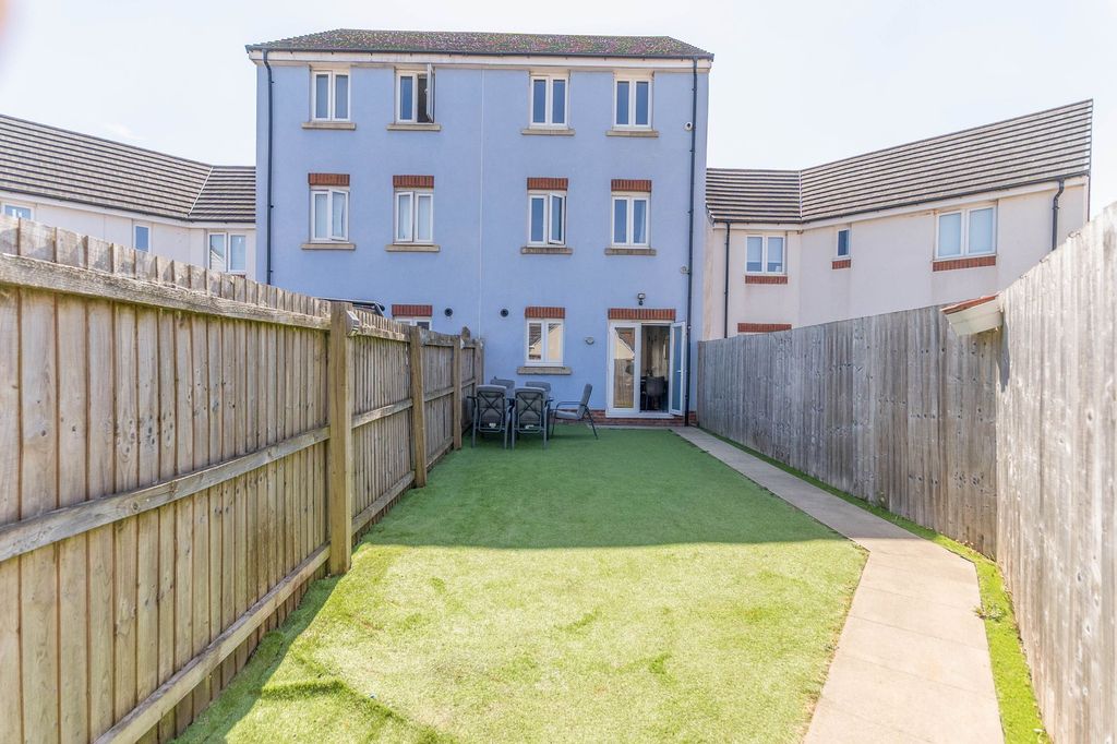 Property photo 3 of 32