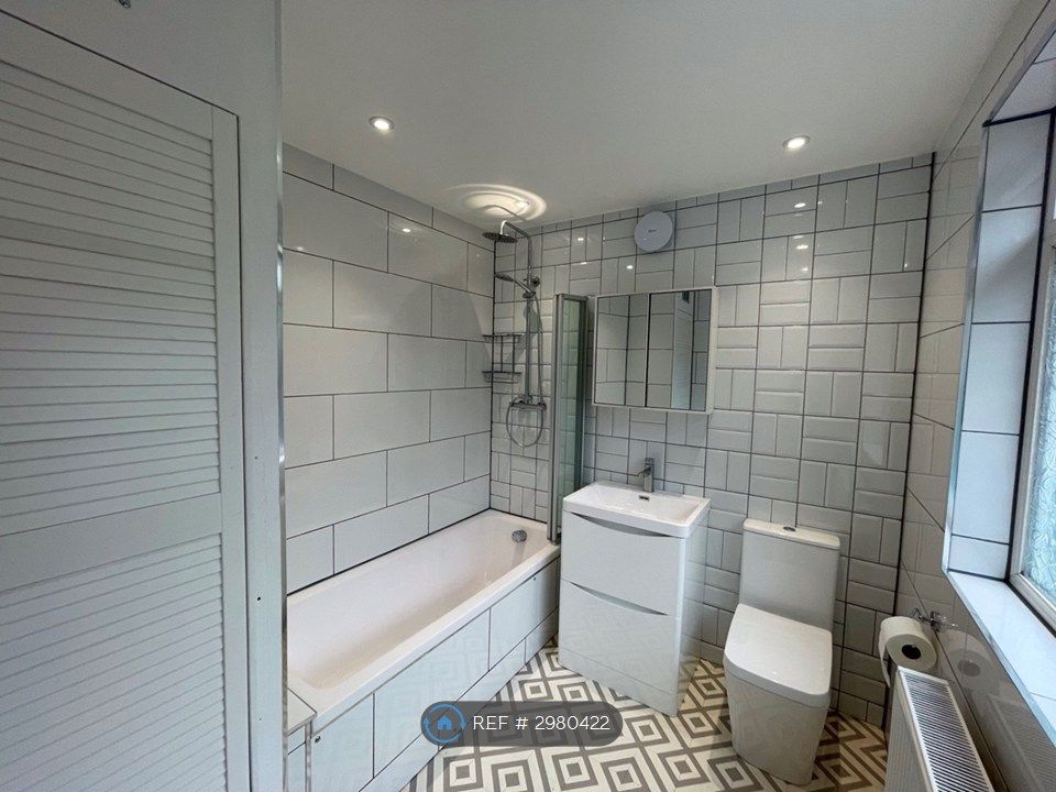 Property photo 3 of 14 Bathroom
