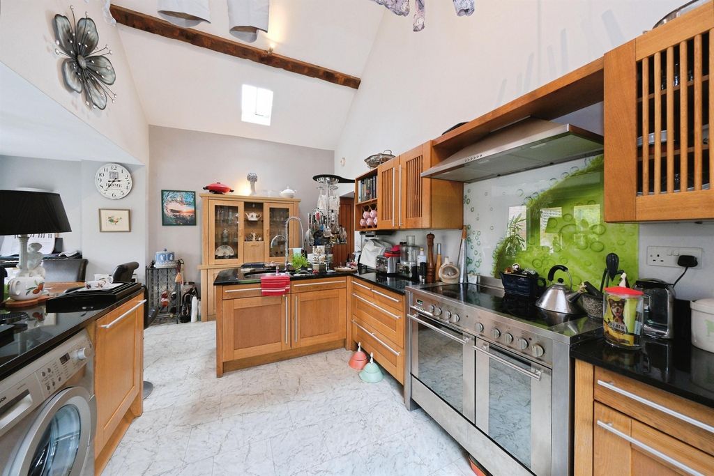 4 bed barn conversion for saleHome Farm Courtyard, Castle Donington, Derby DE74 photo 5