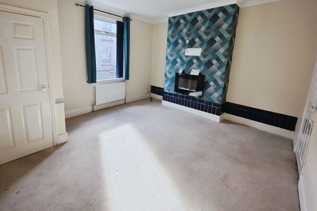 Property photo 2 of 8 Pbox-Img.Jpg