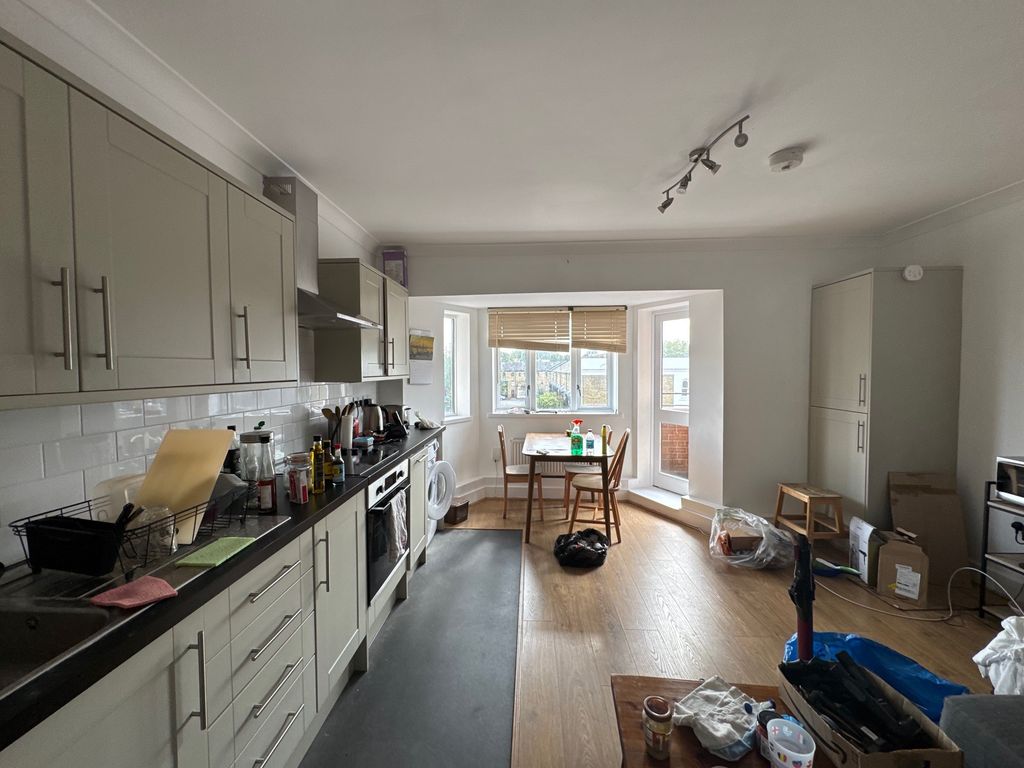 Property photo 2 of 10 Kitchen