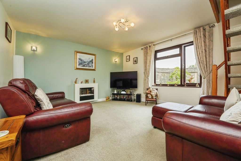 Property photo 2 of 17 Photo