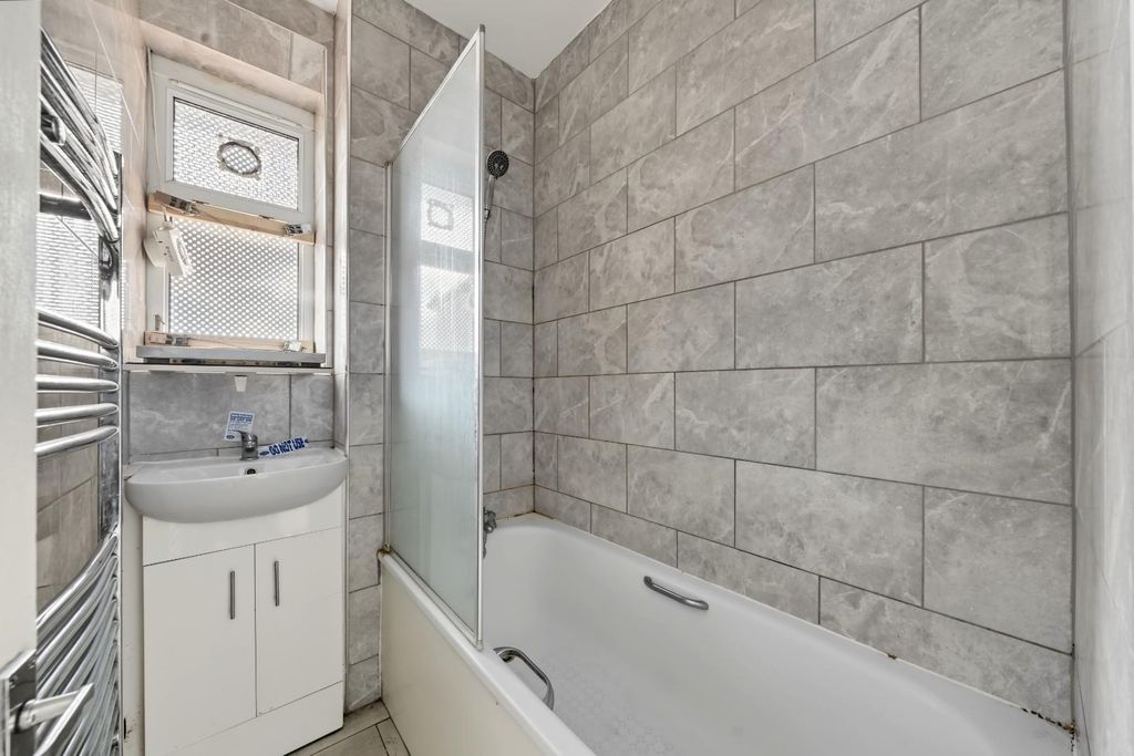 Property photo 3 of 14 Bathroom