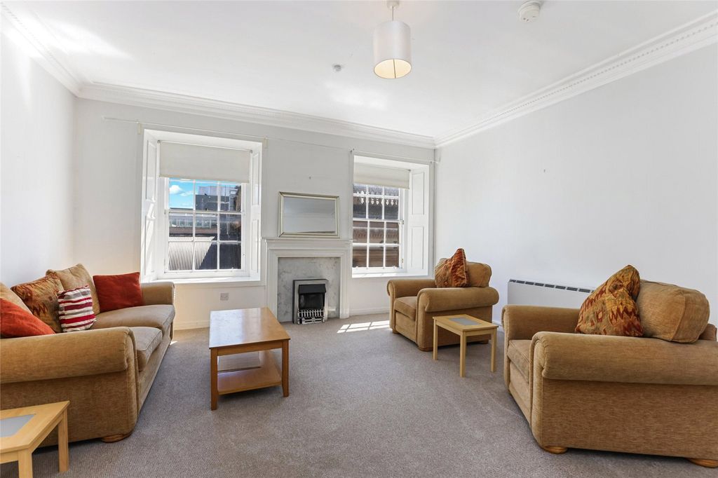 Property photo 2 of 13 Lounge