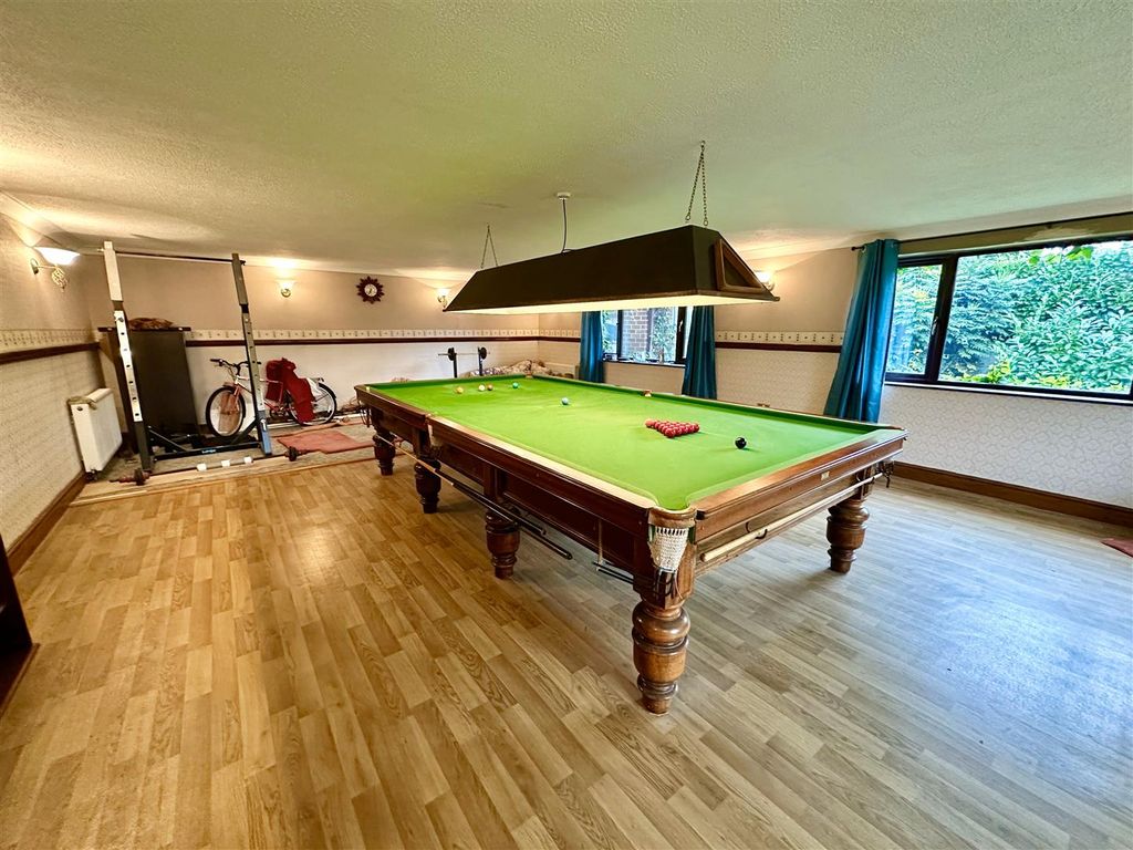 Property photo 3 of 17 Snooker Table.Jpg